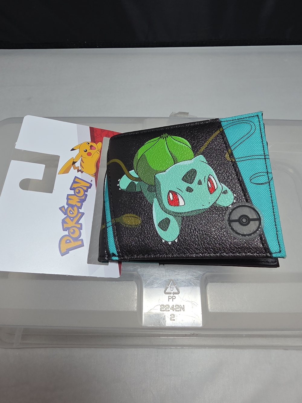 Pokemon Bulbasaur Bifold Wallet Rubber Pokeball 4 Card Slots Bioworld NWT